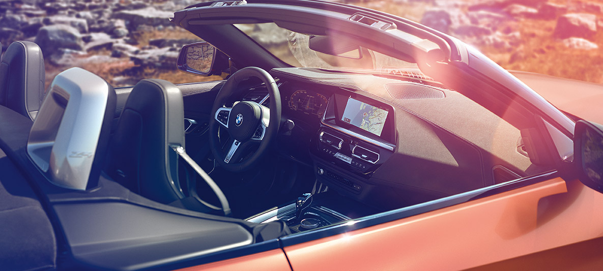 BMW Z4 First Edition s otvorenou strechou BMW Z4 First Edition s otvorenou strechou a pohľadom do kokpitu