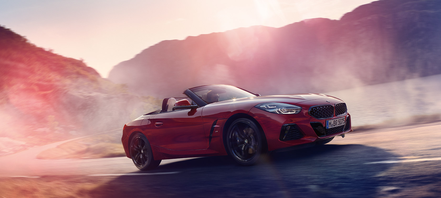 BMW Z4 Roadster v jazde BMW Z4 Roadster v stúpaní