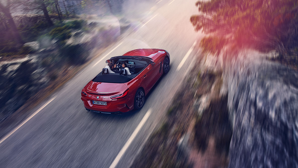BMW Z4 Roadster v jazde BMW Z4 Roadster v jazde z vtáčej perspektívy