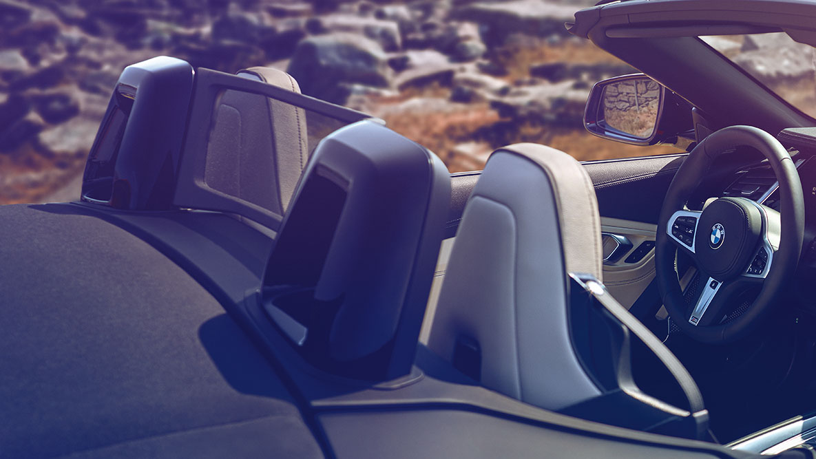 BMW Z4 Roadster, predné sedadlá Pohľad na predné sedadlá BMW Z4 Roadster s otvorenou strechou