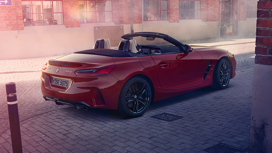 BMW Z4 Roadster (G29) bočný pohľad na ulici BMW Z4 Roadster (G29) bočný pohľad na ulici