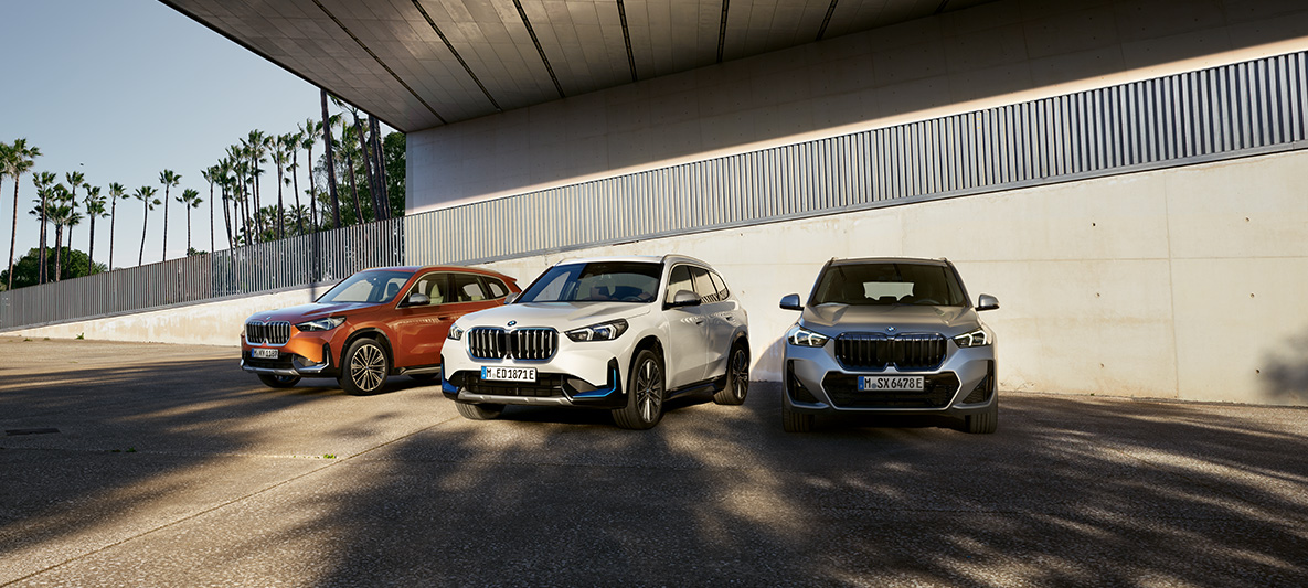 Portfólio produktov BMW Special Sales Sustainability Hub Environment BMW Special Sales Sustainability Hub Environment Portfólio produktov tri vozidlá BMW stojace vedľa seba v podjazde