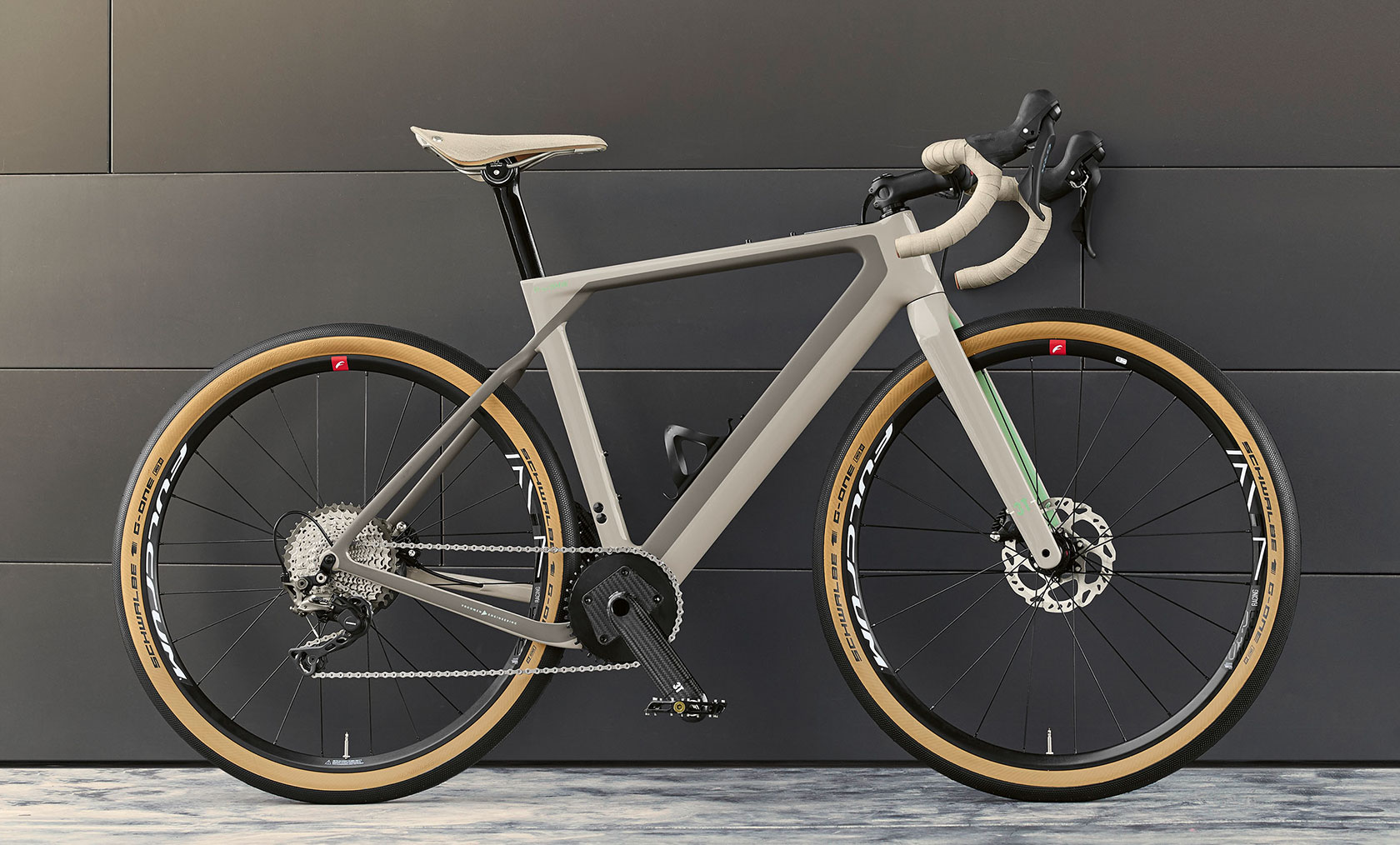 Bicykel 3T for BMW Gravelbike. Na obrázku je predná časť bicykla 3T for BMW Gravelbike.