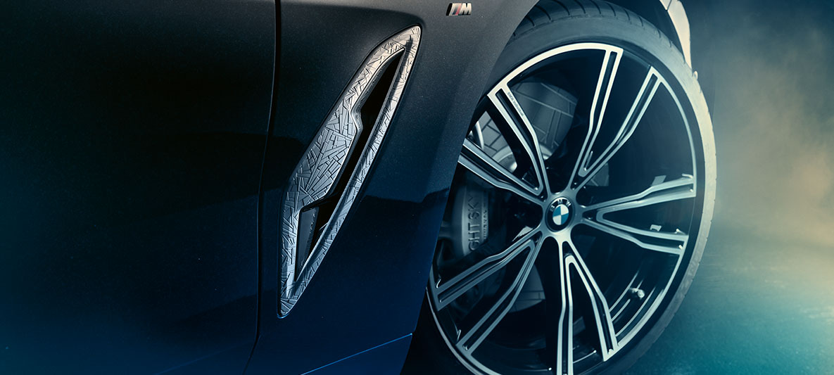 BMW Individual M850i NIGHT SKY, 20“ disky kolies z ľahkej zliatiny 20“ BMW Individual disky kolies z ľahkej zliatiny 730i s lúčmi v tvare V modelu BMW Individual M850i NIGHT SKY v detailnom zobrazení