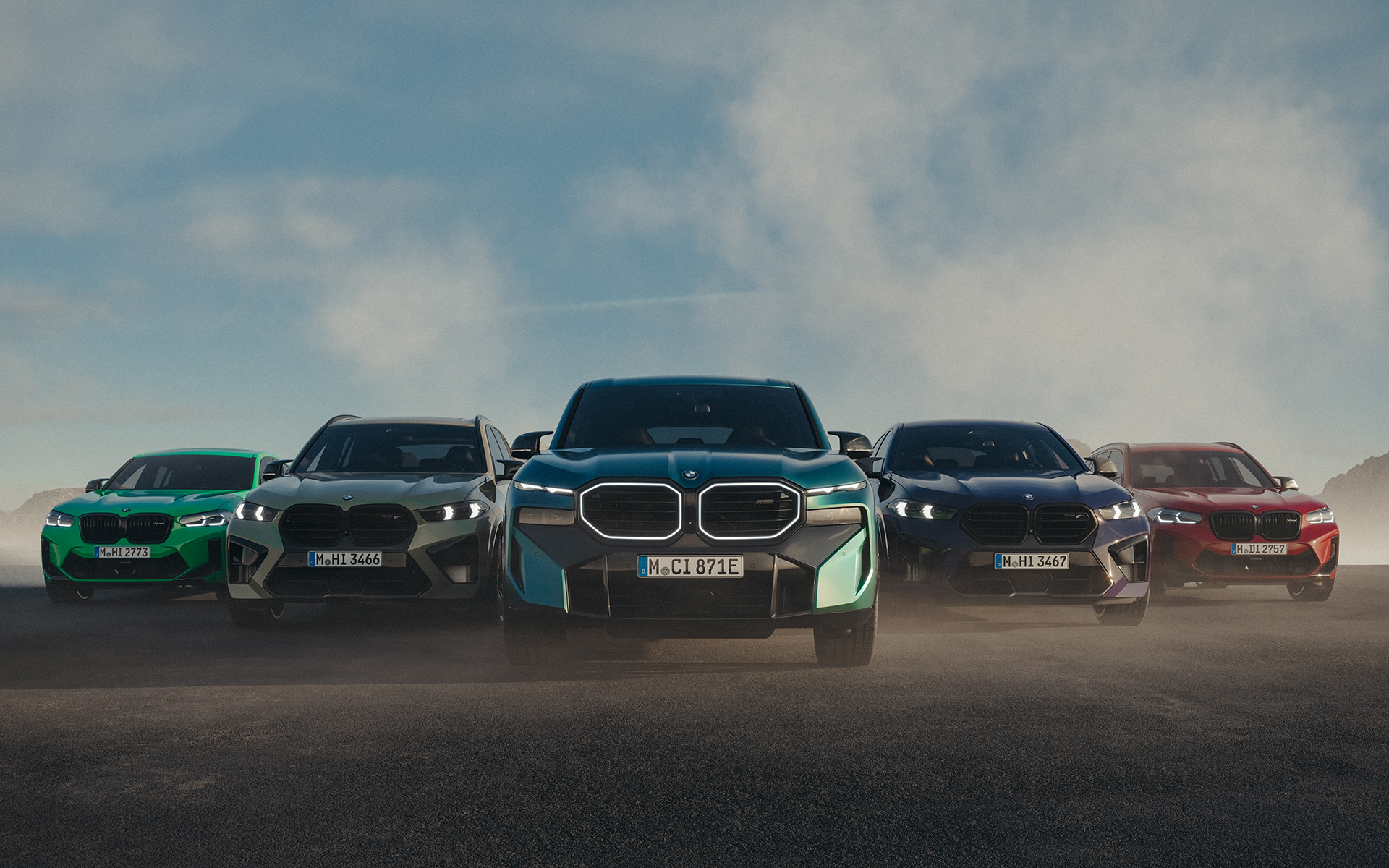 Rodina BMW X zoradená do šípovej formácie Rodina BMW X U11, G01, G02, G05, G06, G07, G09 zoradená do šípovej formácie
