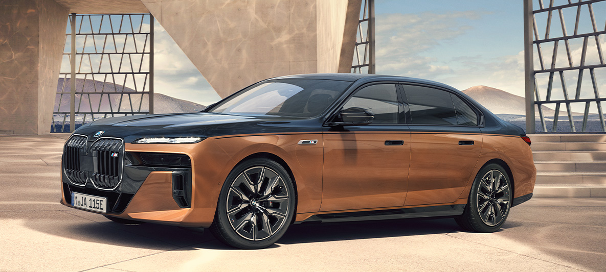 BMW radu 7 G70 BMW Individual Liquid Copper BMW radu 7 G70 BMW Individual Liquid Copper, predobočný pohľad statický