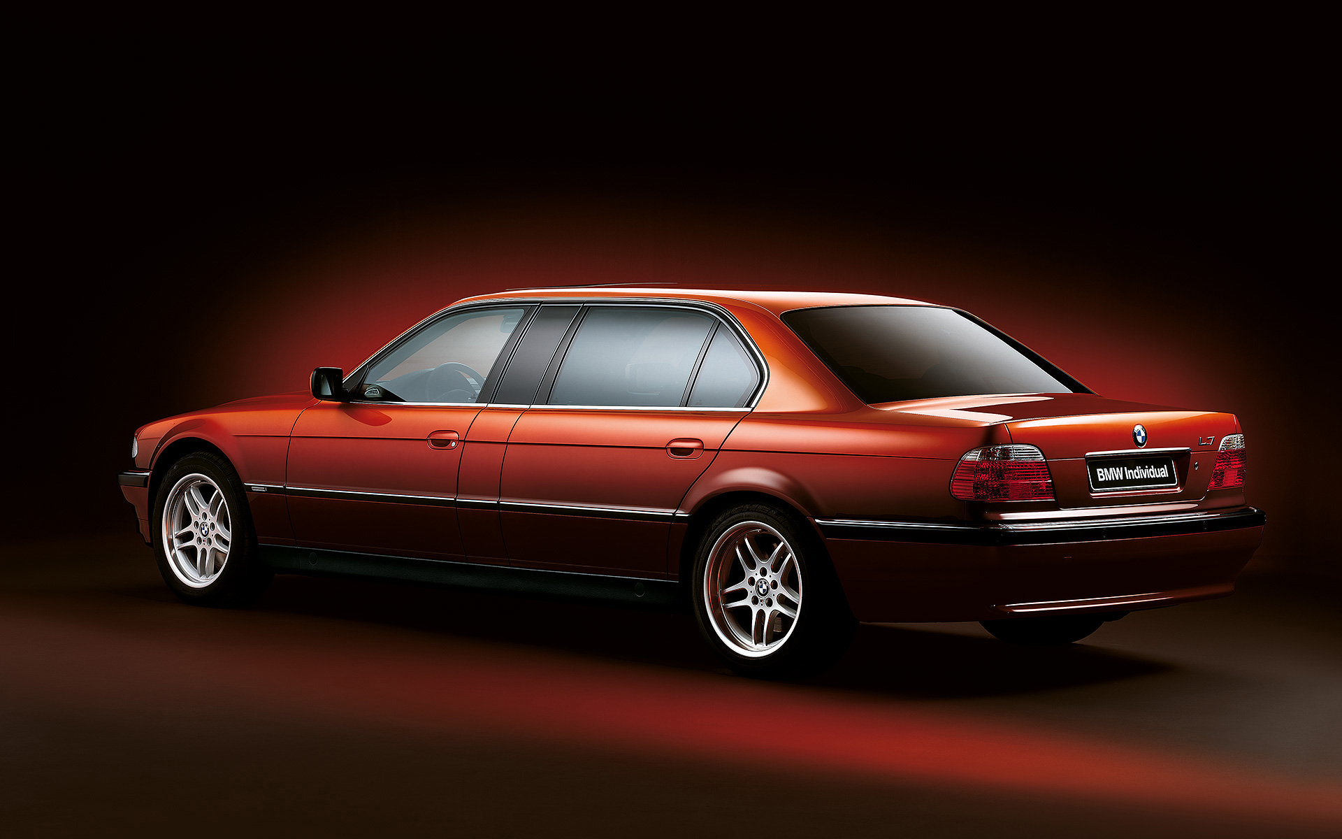 BMW Individual 750iLA L7 Karl Lagerfeld E32 1992 zadobočný pohľad BMW Individual 750iLA L7 Karl Lagerfeld E32 1992 zadobočný pohľad