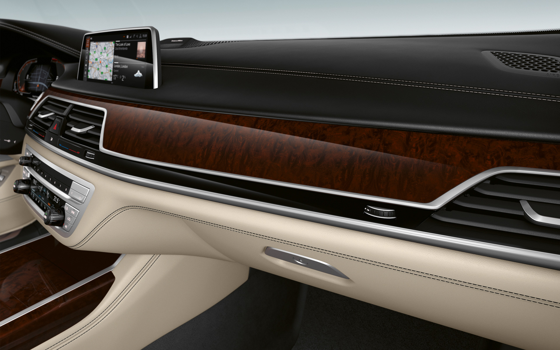 BMW Individual drevené interiérové lišty Ash Grain Black Red vysokolesklé detailný pohľad BMW Individual drevené interiérové lišty Ash Grain Black Red vysokolesklé detailný pohľad