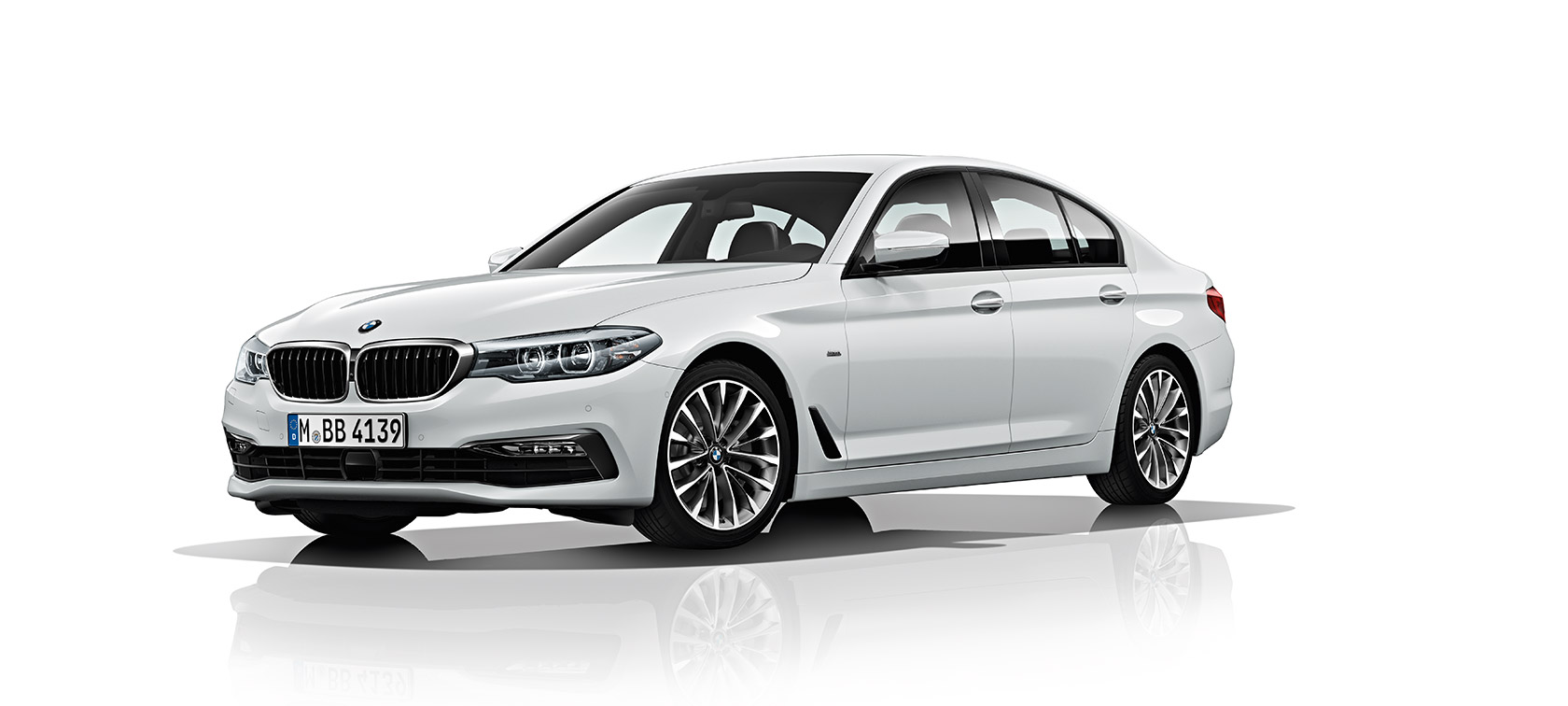 BMW radu 5 Sedan Predobočný pohľad na biele BMW radu 5 Sedan.