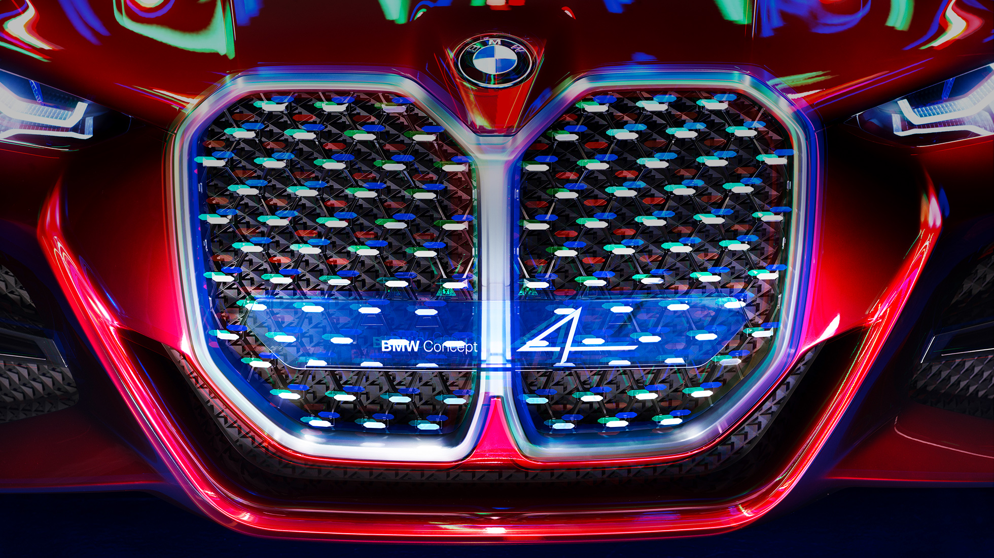 Vertikálna BMW dvojitá mriežka chladiča BMW Concept 4 Vertikálna BMW dvojitá mriežka chladiča s prvkami zrkadlového kryštálu BMW Concept 4 Forbidden Red
