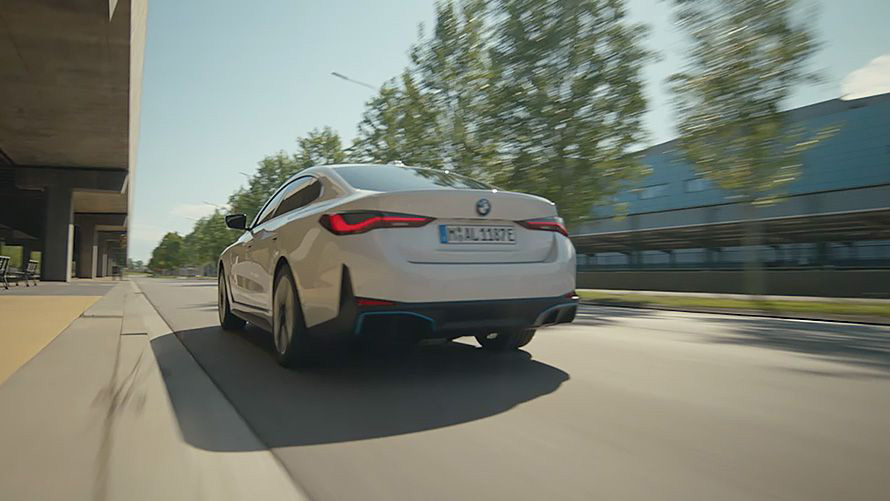 Elektrické automobily BMW i4 elektrizujúca jazdná dynamika video Elektrické automobily BMW i4 elektrizujúca jazdná dynamika video