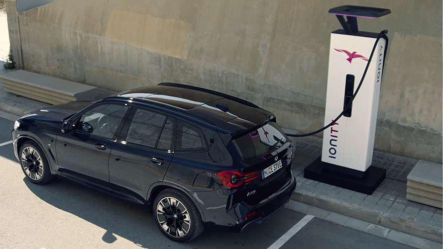 Elektrické automobily BMW iX3 verejné nabíjanie s BMW Charging Vysokovýkonné nabíjacie stanice video Elektrické automobily BMW iX3 verejné nabíjanie s BMW Charging Vysokovýkonné nabíjacie stanice video