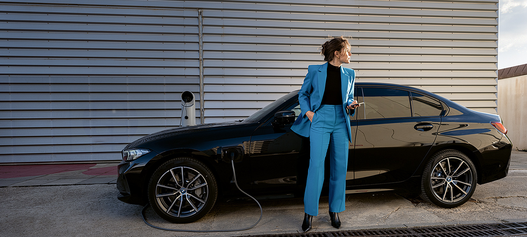 BMW G60 PHEV počas nabíjania