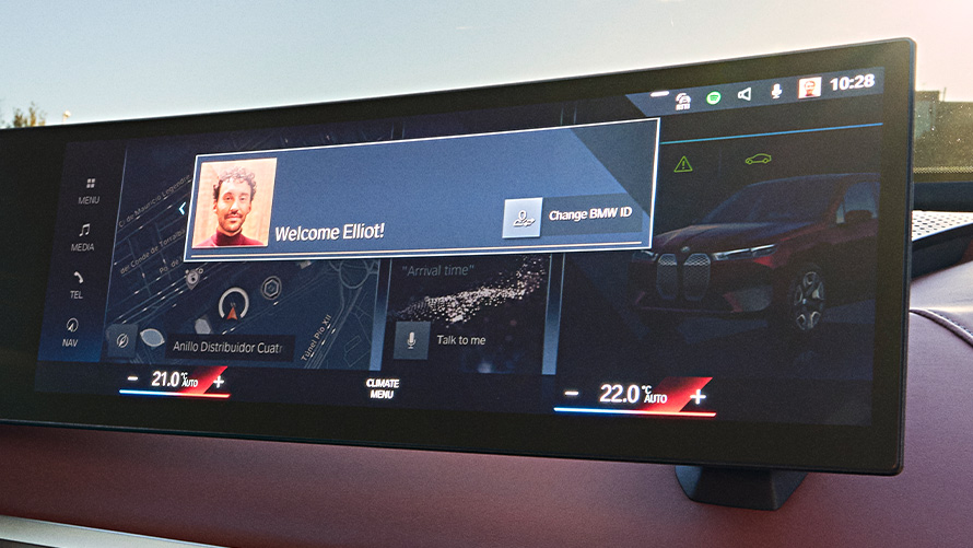 Obrazovka BMW Curved Display uvítacie zobrazenie Obrazovka BMW Curved Display centrálny informačný displej uvítacie zobrazenie