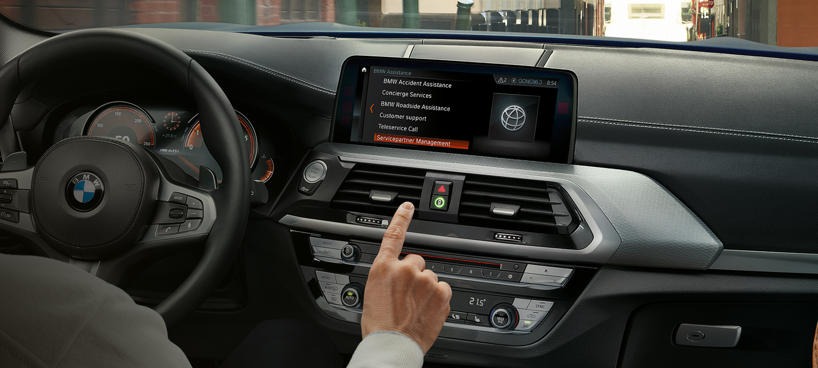 Fotografia interiéru vozidla BMW s ovládacím displejom Fotografia interiéru vozidla BMW s volaním na ovládacom displeji