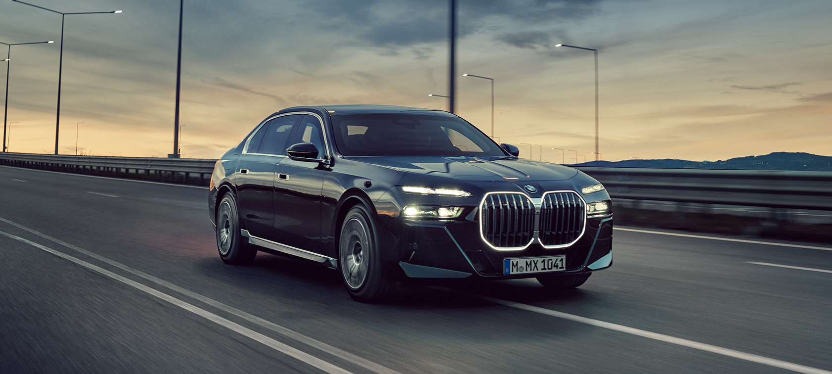 BMW radu 7 G73 Protection predobočný pohľad BMW radu 7 G73 Protection predobočný pohľad na diaľnici