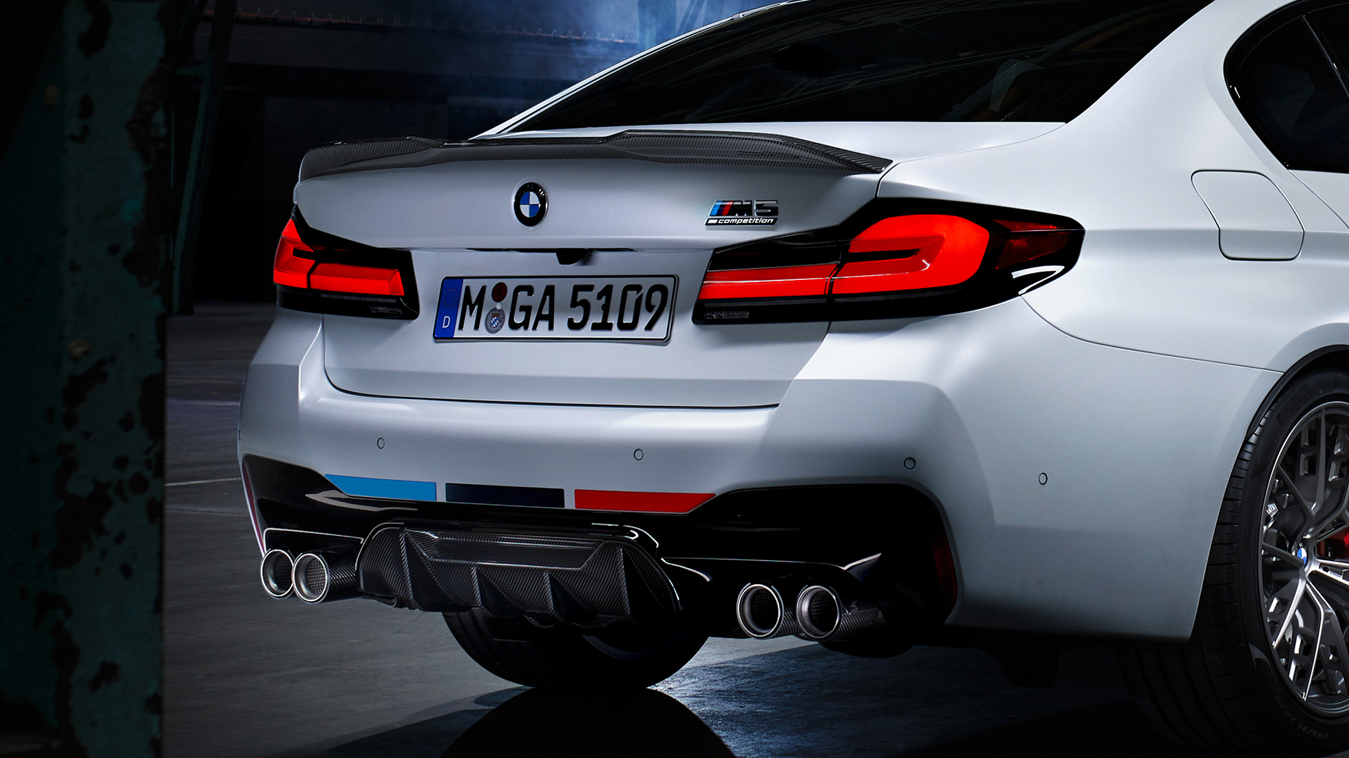 BMW M5 zadobočný pohľad BMW M Performance diely BMW M5 zadobočný pohľad