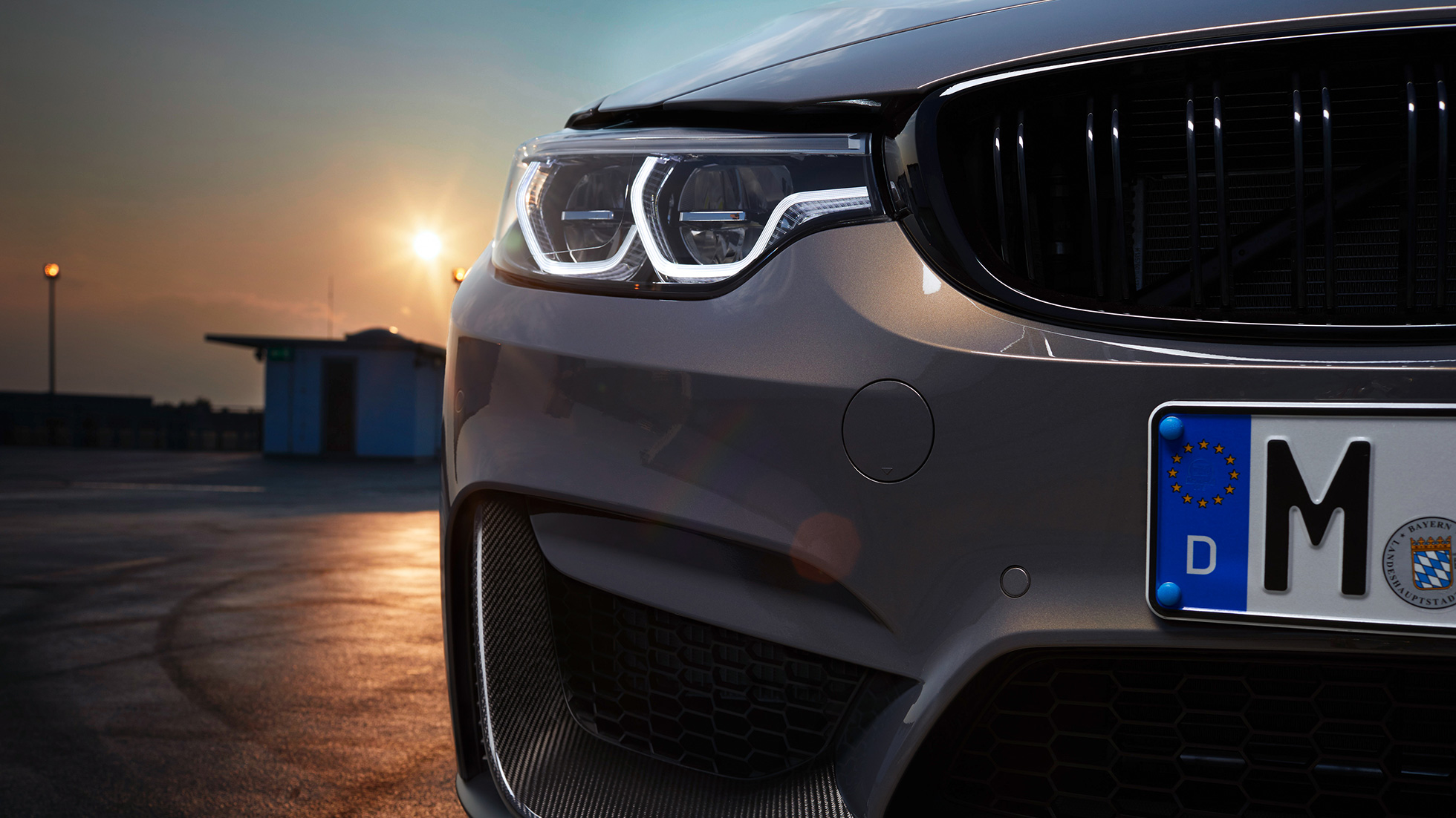 BMW M Performance mriežka chladiča v lesklej čiernej farbe BMW M Performance mriežka chladiča v lesklej čiernej farbe