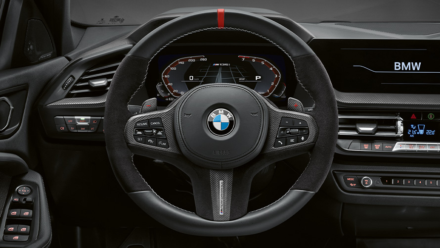 BMW M Performance volant BMW M Performance volant s lištou volantu z karbónu/Alcantara, BMW letné ponuky