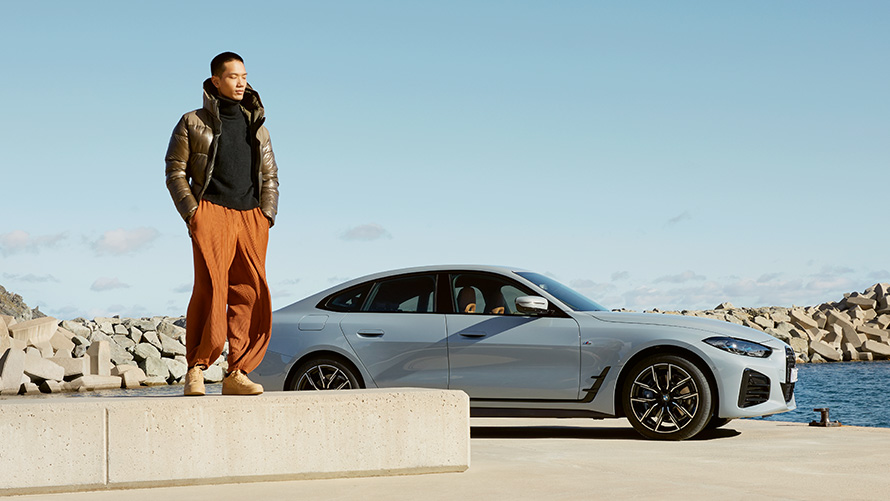 BMW pred letnou scenériou s modelom Balík BMW Service Inclusive, BMW pred letnou scenériou s modelom