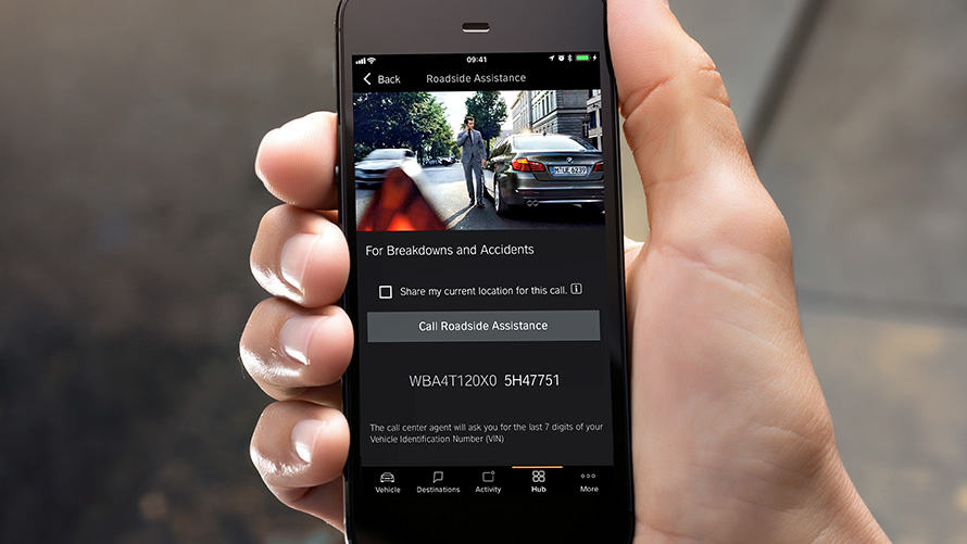 BMW asistenčná služba prostredníctvom Connected App. Smartfón zobrazujúci BMW asistenčnú službu prostredníctvom aplikácie Connected App.