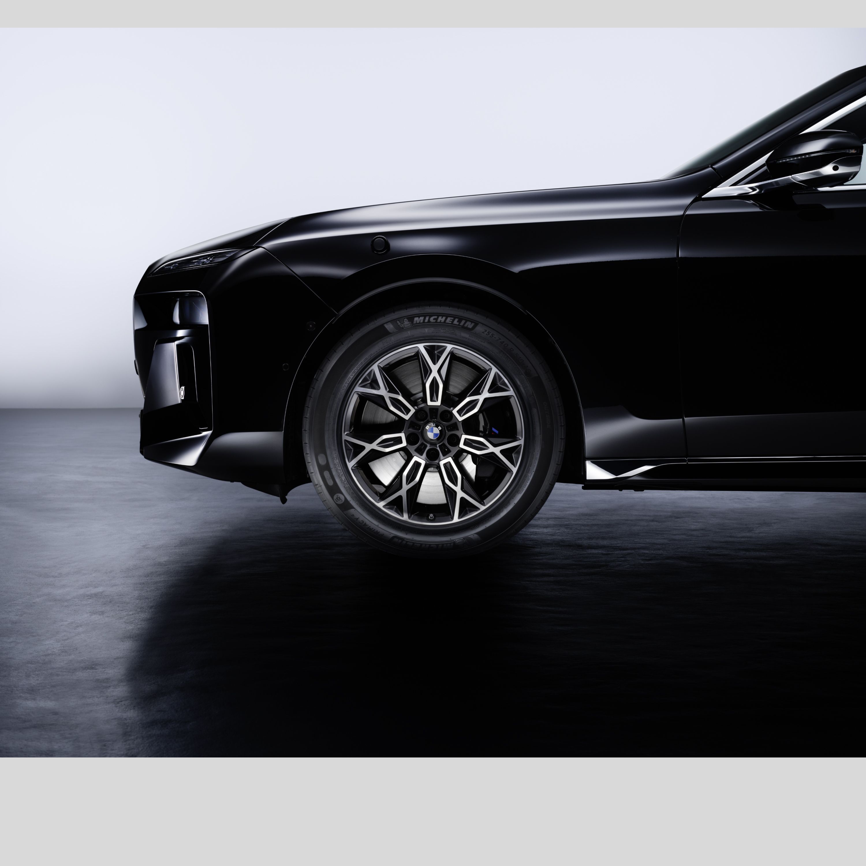 Predné koleso BMW s detailným záberom pneumatiky