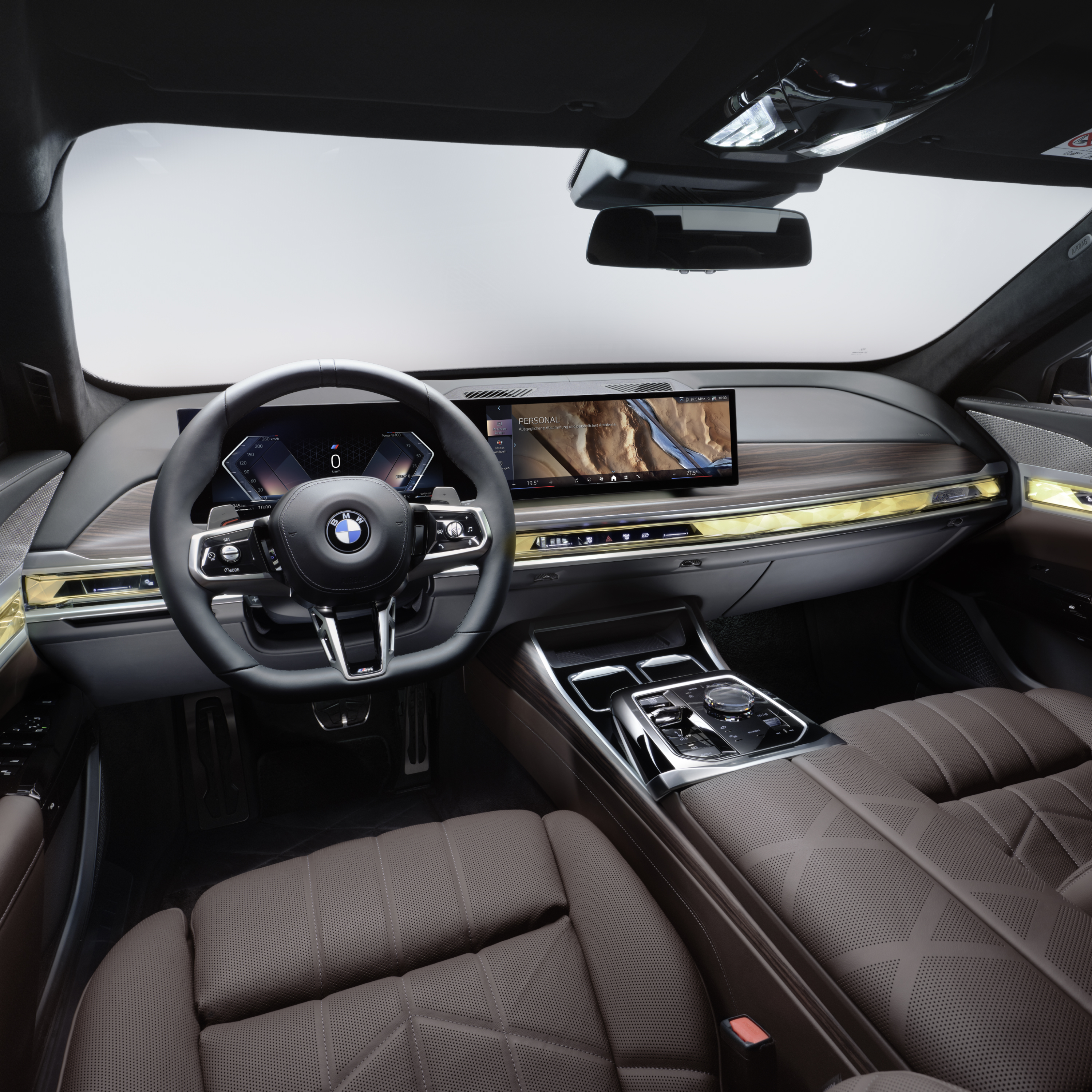 BMW kokpit s volantom a obrazovkou