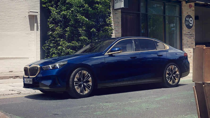 Úplne nové BMW radu 5 Sedan. Úplne nové BMW radu 5 Sedan.