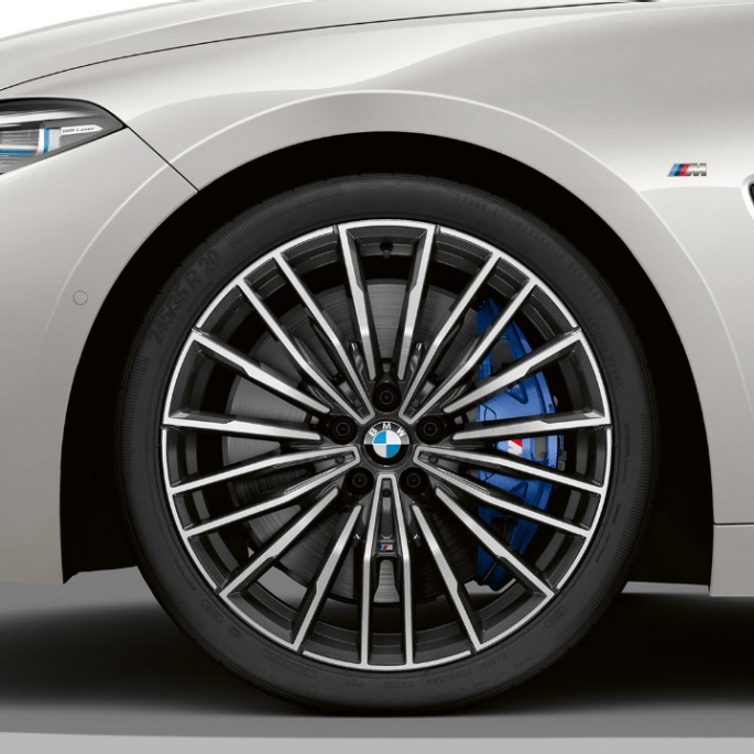 BMW M850i xDrive, metalíza Mineral White, 20-palcové M disky z ľahkej zliatiny Multi-spoke 729 BMW M850i xDrive, metalíza Mineral White, 20-palcové M disky z ľahkej zliatiny Multi-spoke 729