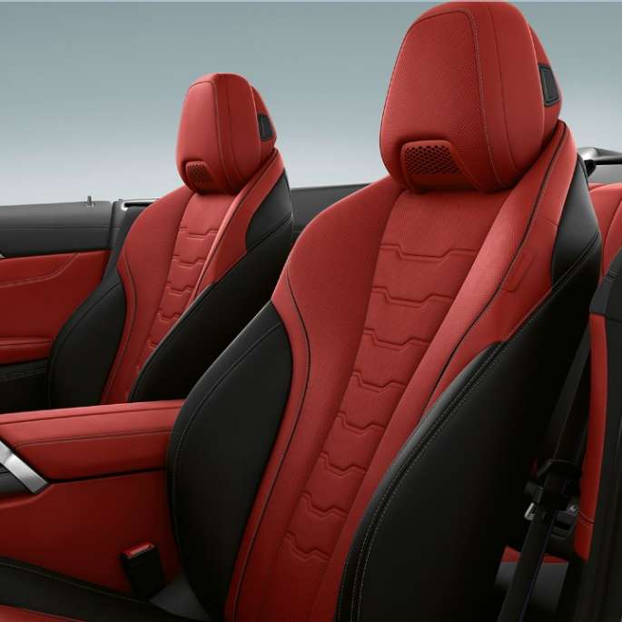 BMW M850i xDrive, metalíza Carbon Black, BMW Individual rozšírené kožené čalúnenie Merino Fiona Red/Black. BMW M850i xDrive, metalíza Carbon Black, BMW Individual rozšírené kožené čalúnenie Merino Fiona Red/Black.